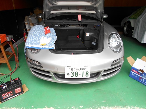 ポルシェ 997（バッテリー交換作業） | 旧車ガレージ 車楽