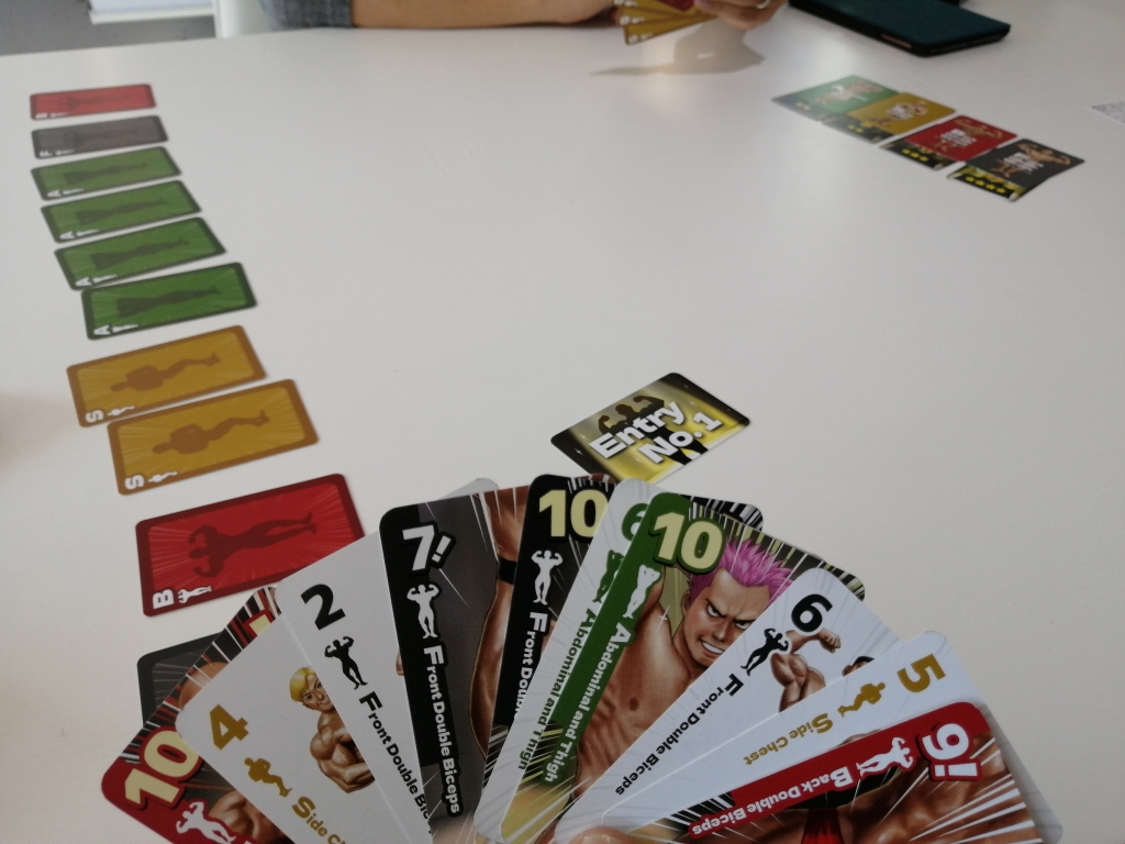 ポーズを決めて朝から楽しむボードゲーム課 | うらまこのボドゲあれこれ