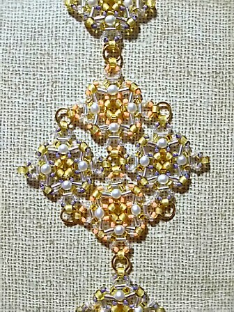 フェリシモ　グラスビーズ連続模様の小さなモチーフ　15回分 グラスビーズの美しさで描く 連続模様の小さなモチーフの会｜Couturier