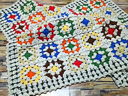 ショップにレトロなモチーフつなぎのブランケットをアップしま