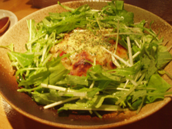 松:温かい豚バラ肉ときのこ入りのポテトサラダ