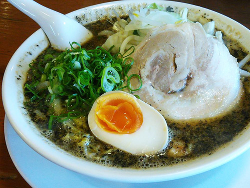 胡麻みそラーメン黒