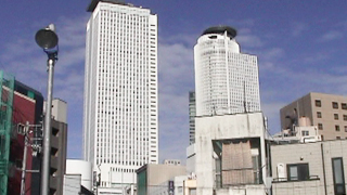 ツインタワーと旧市街