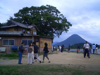 映画で?