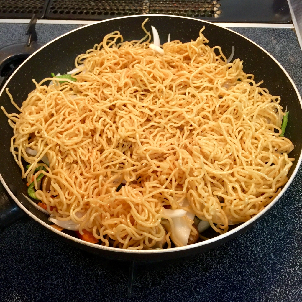 ほったらかしソース焼きそばにレンジ目玉焼きのせ クックブログ