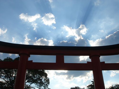 鳥居(暑い日差し)
