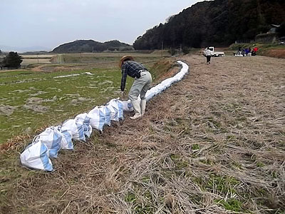 さと4土嚢積みm.jpg