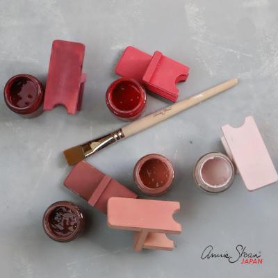 COLOUR RED