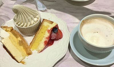 ハーフ&ハーフのケーキ+ソフトクリーム+ドリンクセット