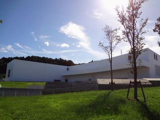 青森県立美術館