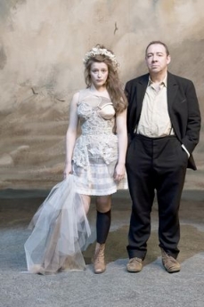 Hervé Pierre and Adeline d´Hermy as Peer Gynt and Ingrid. Photo: Brigitte Enguèrand