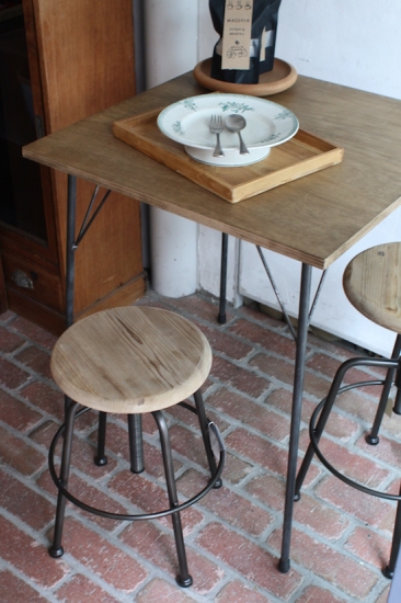 ひぐらし古具店オリジナルカフェテーブル 鉄脚の取り付け方