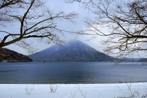 中禅寺湖と日光男体山