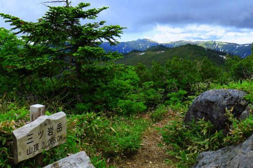 三ツ岩岳山頂