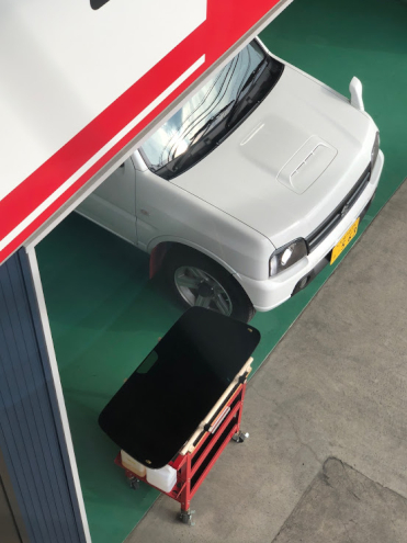 ジムニースモークガラス施工中