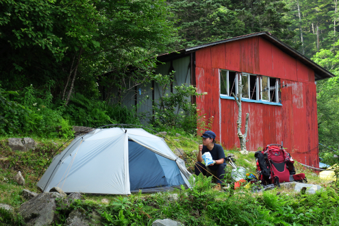 大門沢小屋テント場