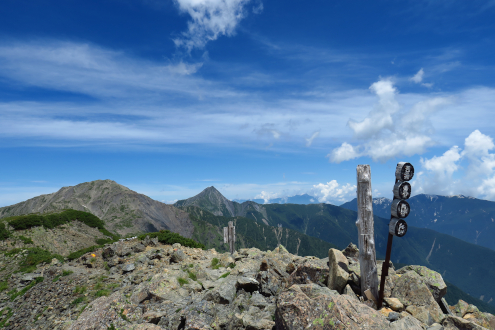 農鳥岳山頂