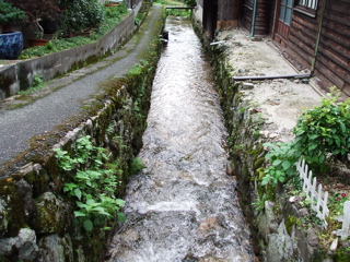 川