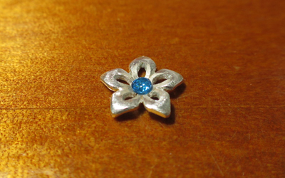青い花ピアス
