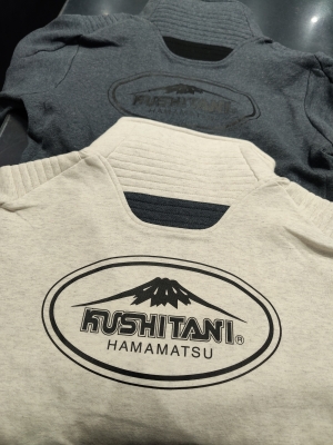 クシタニ　カフェ　Tシャツ ﾊﾟﾌｫｰﾏﾝｽｽﾄｱ・ｶﾌｪ限定モデル入荷！◇レブロフーディー◇ｱｰｶﾅﾄﾗｯｸ