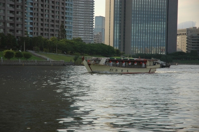 屋形船の出航