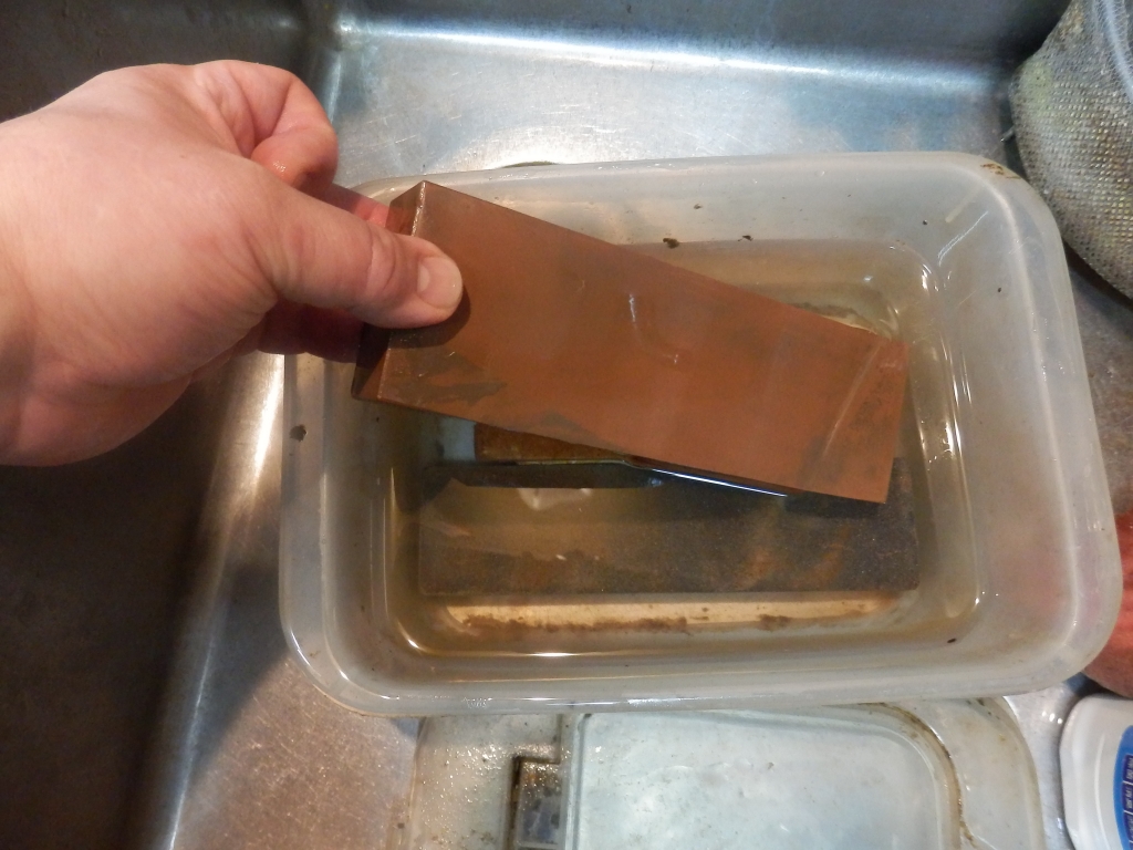水につけた砥石