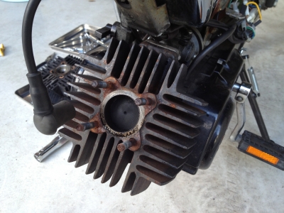 TOMOSエンジン交換（65cc ボアアップキット：分解編） | 続・平屋に住まう