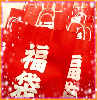 先日、ほんの少しご案内させて頂きました、Emily Diamond Japanのちょっと遅い福袋の販売を月曜日より開始致します(^^) もう既にご予約をちらほら頂いておりますが、まだまだ数はございますので、皆様どうぞこのチャンスをお見逃しなくお買い求め下さいませ。