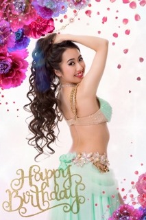 本日7月9日はElisa Jamila先生のお誕生日でした。 一週間後は私の誕生日ということもあり、生徒様方からはとても素敵な誕生祝をして頂きました。今年もとても幸せな誕生日となりました。