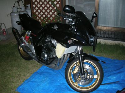 ウレタン発泡後バイクに仮付け