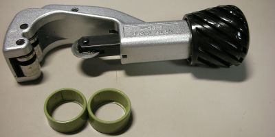 パイプカッターと切ったハンドルバー