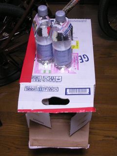 隠れて見えないが2ケース積み