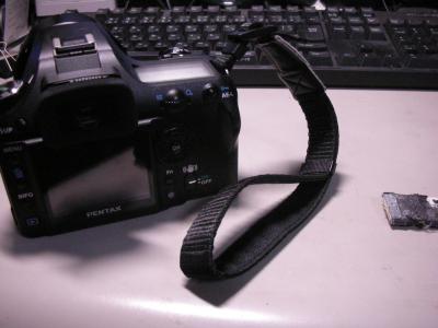 中間玉を装着したストラップとK100D