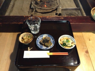とりことや