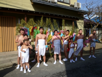 家の前で出発の写真