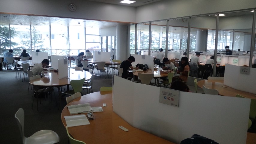ほんぽーと 新潟市立中央図書館の自習室