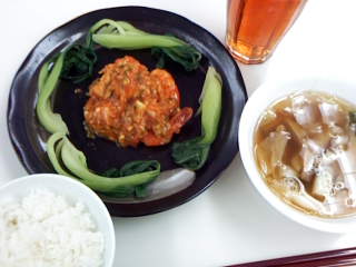 海老の辛味ソースと焼き豚のスープ
