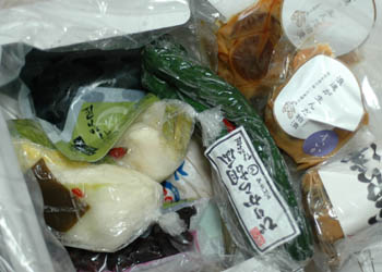 伊勢屋謹製。