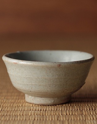 李朝　白磁　盃　猪口　古玩　骨董　アンティーク　古道具 オシャレな麦藁手覗き猪口 4点 昭和レトロ 古道具 アンティーク 骨董