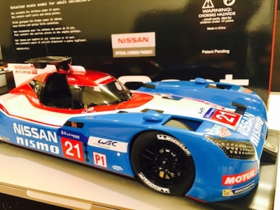 2015年ルマンで共に戦った1／18オートアートから発売されました