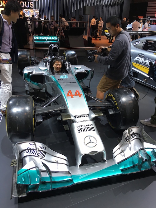 F1マシンを間近で見て!やはりフロントサスの取り付けポイント F1マシンを間近で見て!やはりフロントサスの取り付けポイント