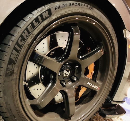 自動車タイヤ/ミシュラン/18インチ MICHELIN XZX（エックス ゼット エックス） | 日本ミシュランタイヤ