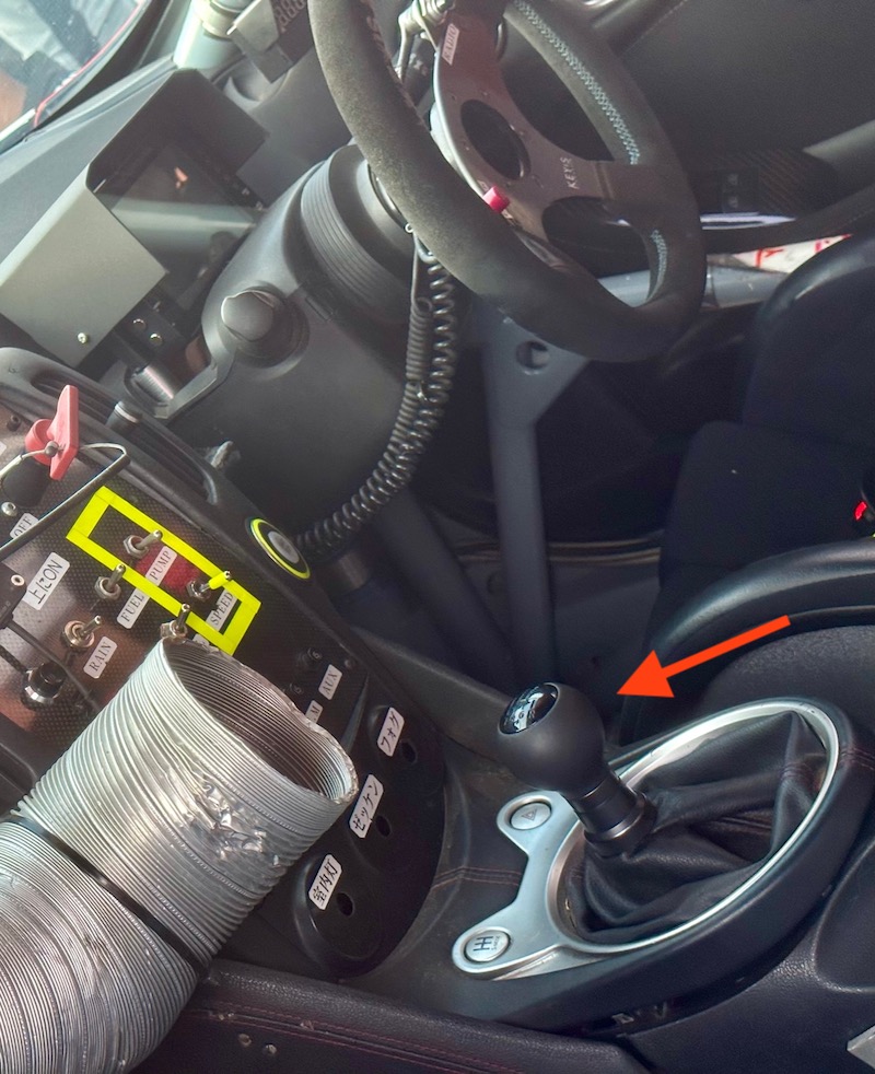 実は、S耐のZ34にRZ34のシフトノブ！明日は「Mieライブ