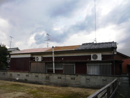 屋根下地補修中