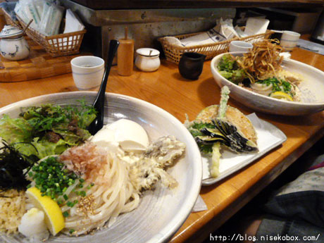 豆腐と舞茸のぶっかけうどん 950円