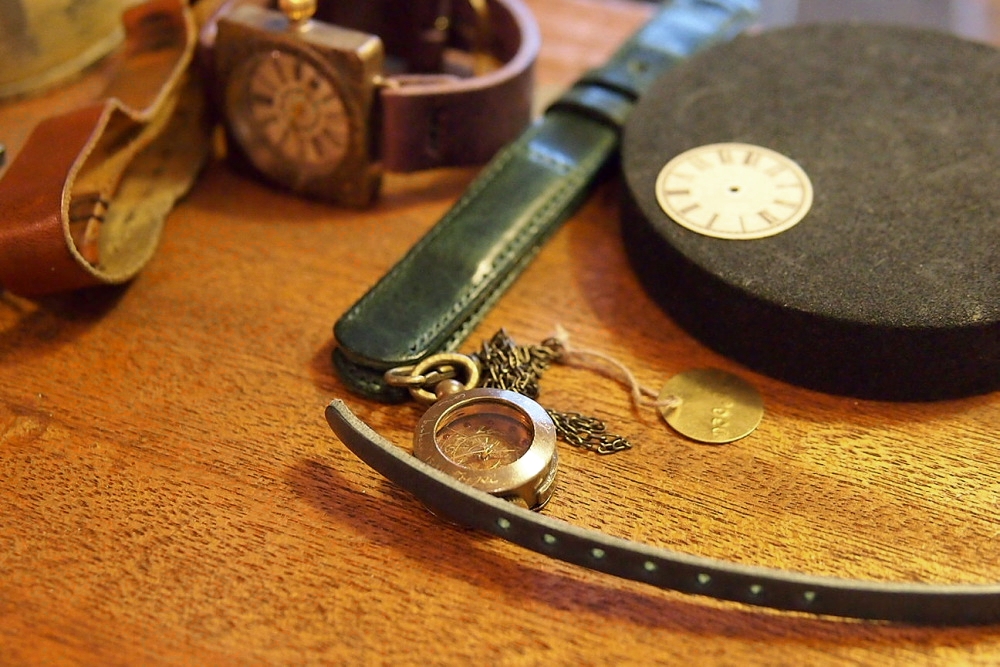 JOIE INFINIE DESIGNさんの時計、特別なものを仕込んでいます