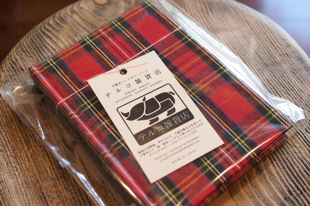 赤チェック生地使用ノートカバー☆ハンドメイド テルコ雑貨店のハードカバーノートの種類について その7 | CIRCLE OF