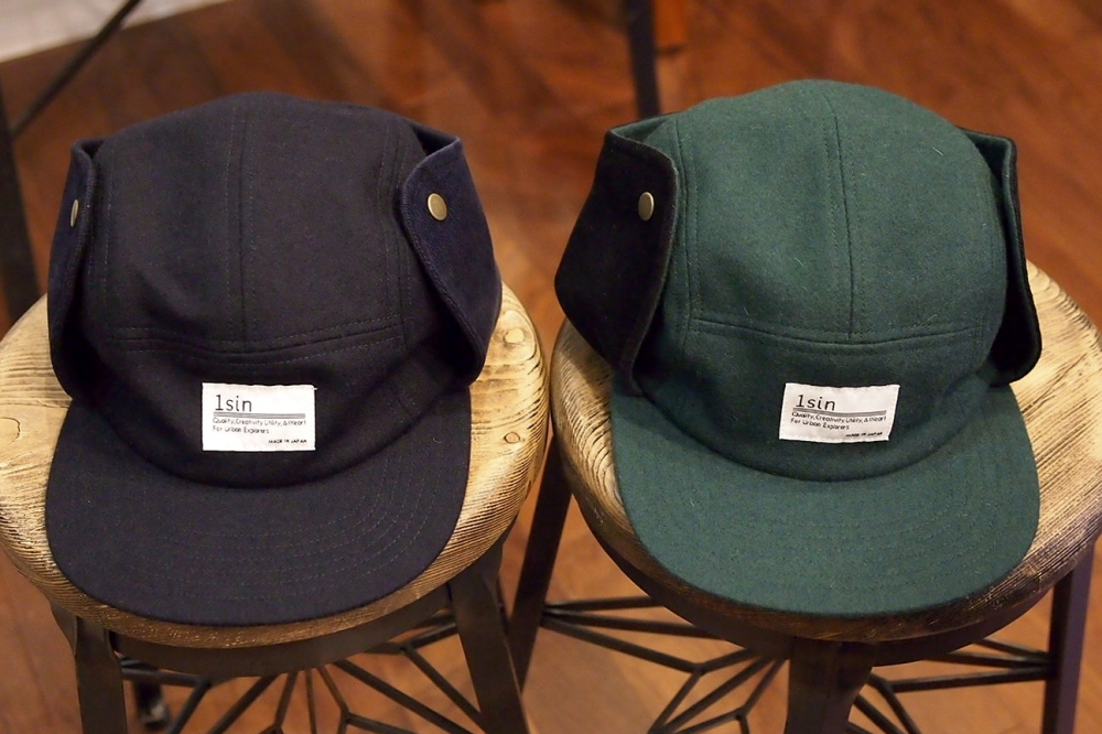1sin（イッシン）のEAR FLAPS CAMP CAP、耳当て付きキャップについて
