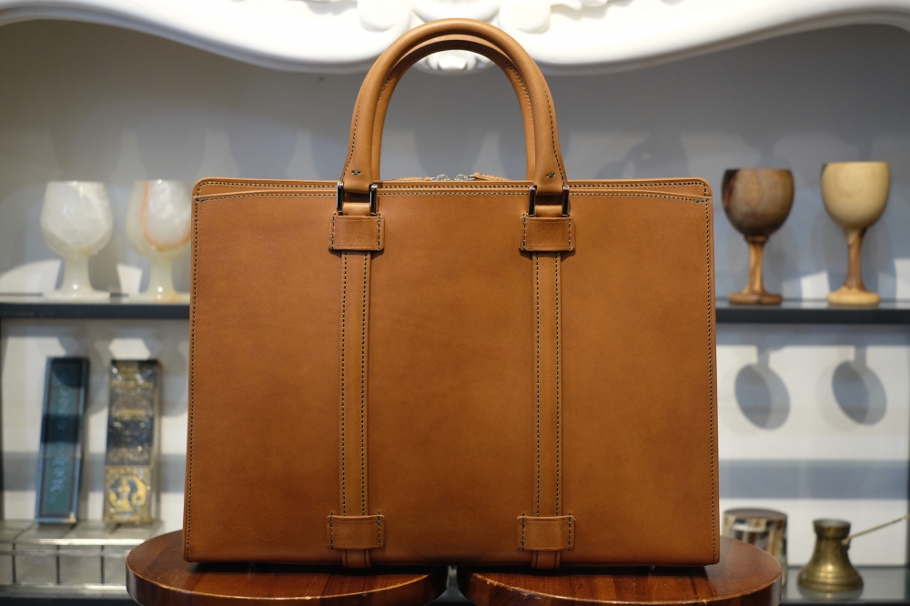 ルボナーさんの天ファスナーブリーフで、キャメルが久しぶりに作られ