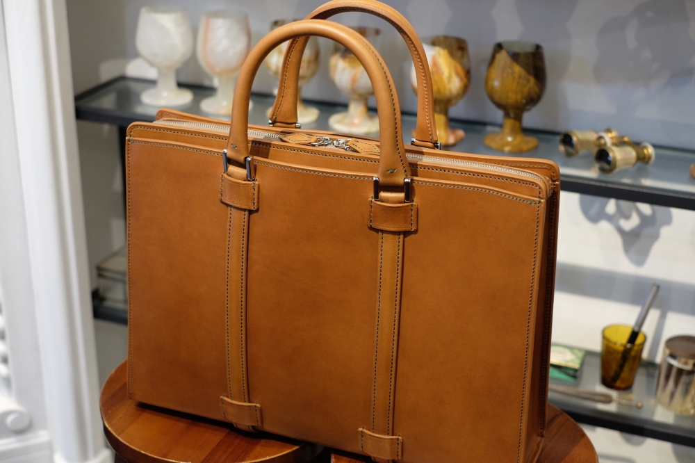 ルボナーさんの天ファスナーブリーフで、キャメルが久しぶりに作られ